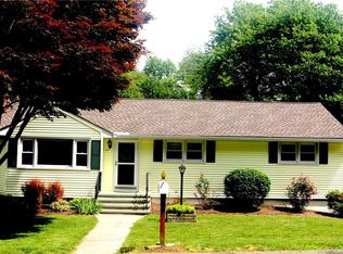 42 Craig Ln, Trumbull, CT 06611