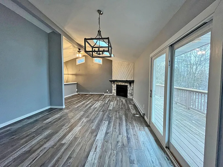S9W31465 Irwin Ct — Photo 2