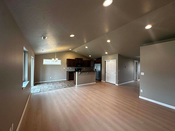4th image of 19013 E Mountain View Ave