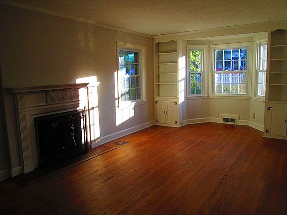 3rd image of 103 Paradise Ave