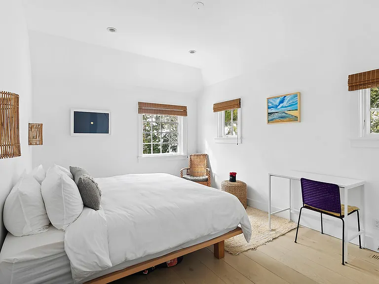 10 Hampton Ln — Photo 9