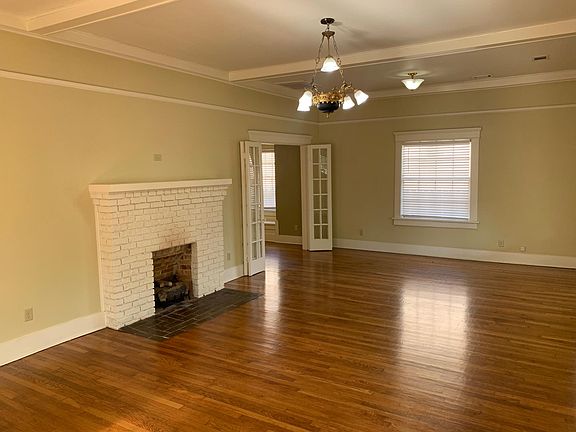 4th image of 611 W Daisy L Gatson Bates Dr #A