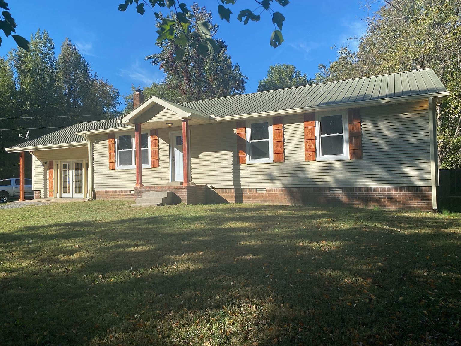 House on the Hill トップス　Checker 90 2758 Kinneys Rd, Cedar Hill, TN 37032 | Zillow