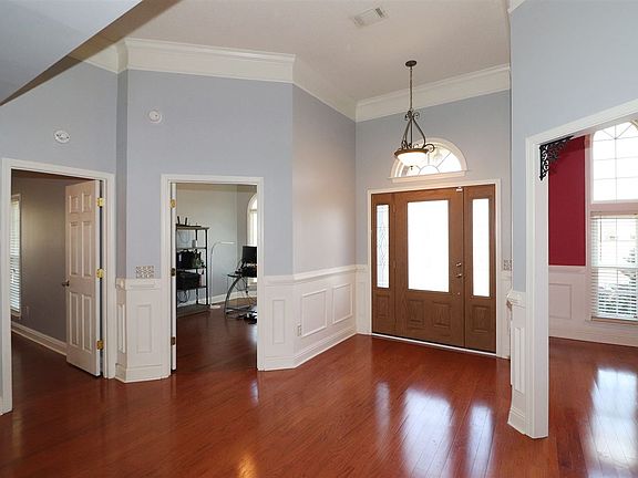 3rd image of 124 Springcrest Way