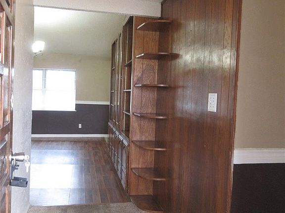 4th image of 1304 Missouri Ave