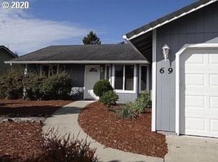 69 Park Village Dr, Florence, OR 97439