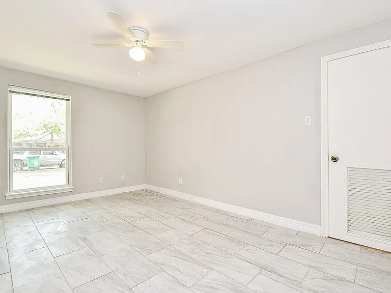 5811 Greencraig Dr — Photo 27