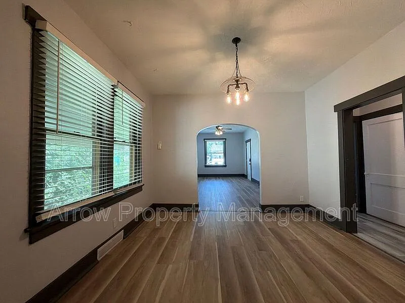 2 bed, 1.0 bath, 1336 sqft, $1,100 — Photo 4