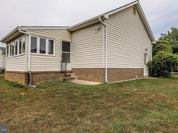 4th image of 201 Shining Willow Way