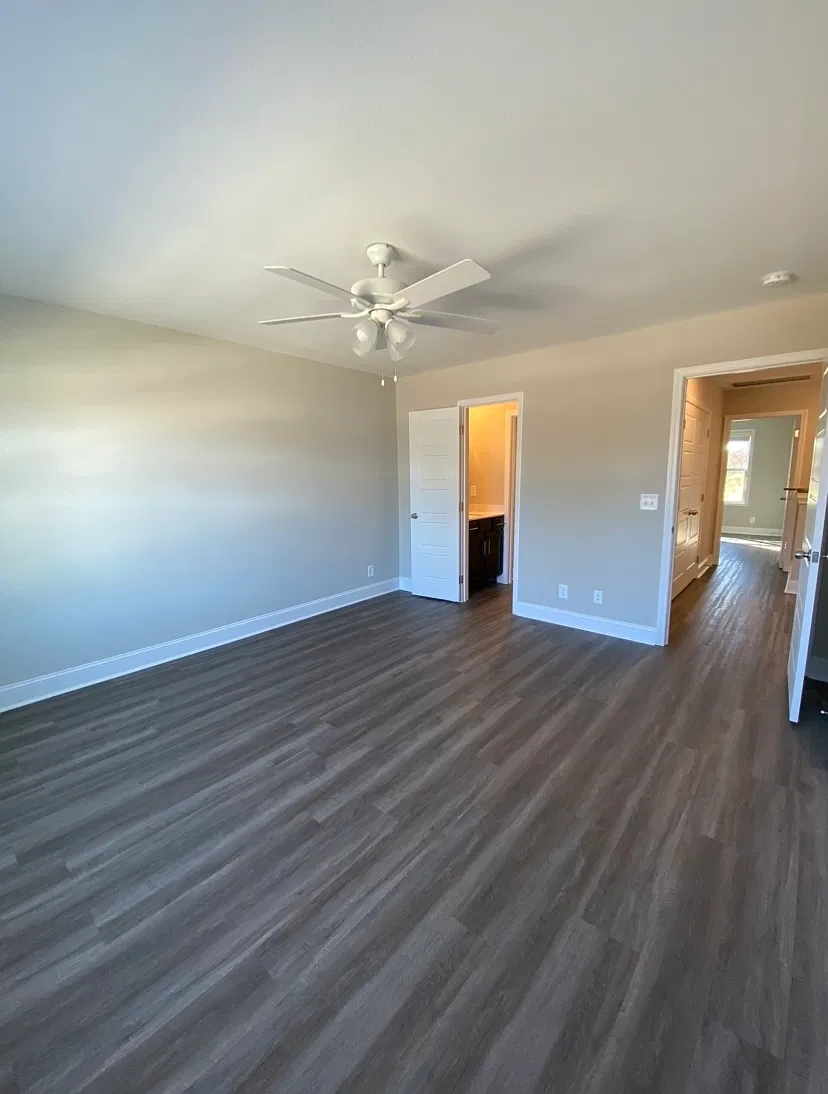 1020 Glenkirk Drive - B — Photo 2