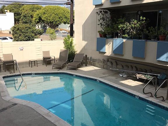 3rd image of 1330 California Ave APT 201