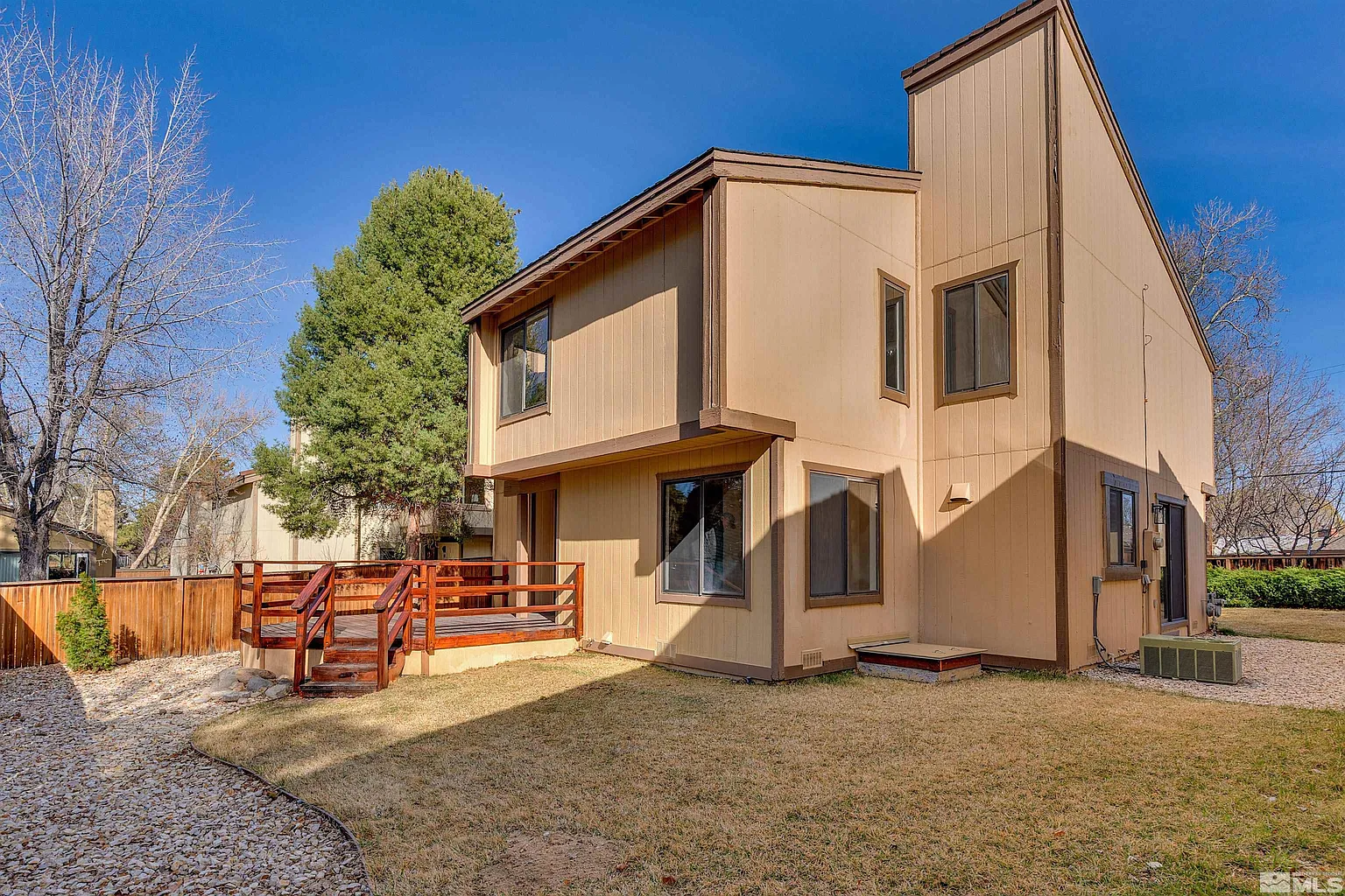 350 E Riverview Cir photo 1