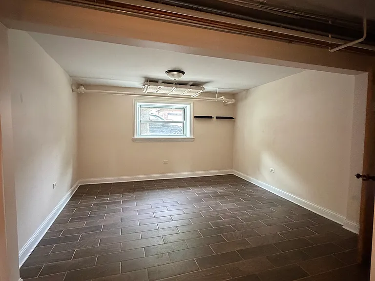 2611 N Albany Ave #BASEMENT — Photo 4