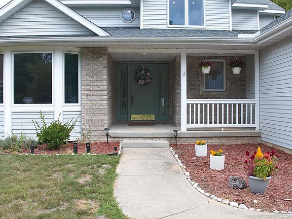 2nd image of 301 E Chapel Ln