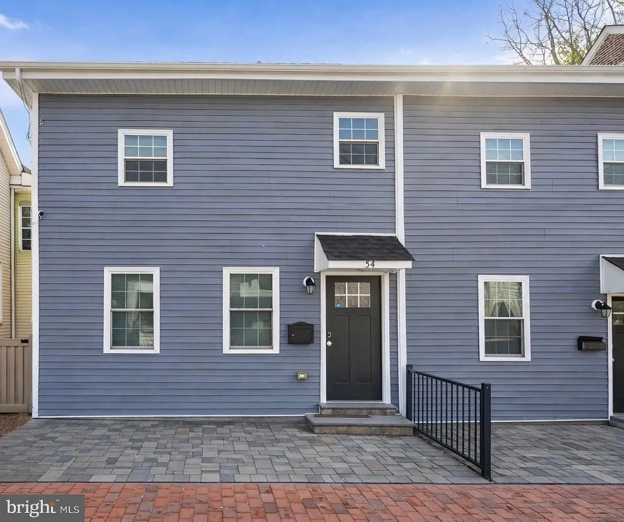 54 Hanover St photo 1