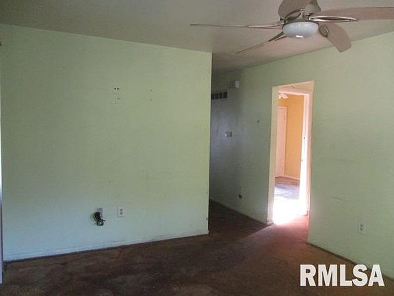 5th image of 1904 E Knox Ave