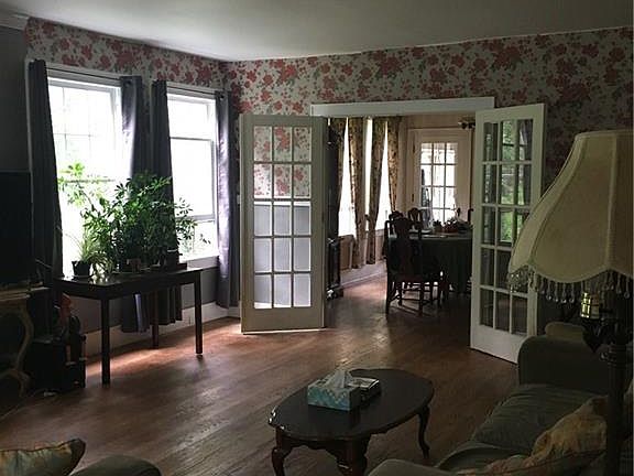 4th image of 203 Cayuga St