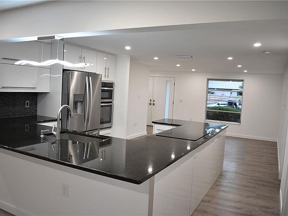 4th image of 2925 Rosewood Pl