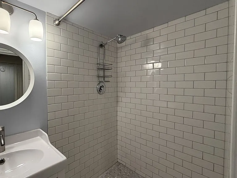 924 N Union Ave — Photo 17