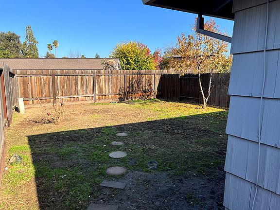 4th image of 9071 Salmon Falls Dr