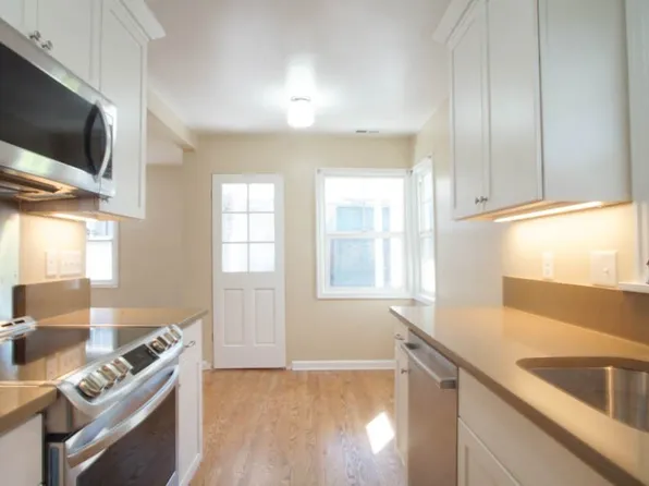 2145 NE Hancock St #14, Portland, OR 97212