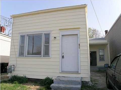 1st image of 975 Goss Ave