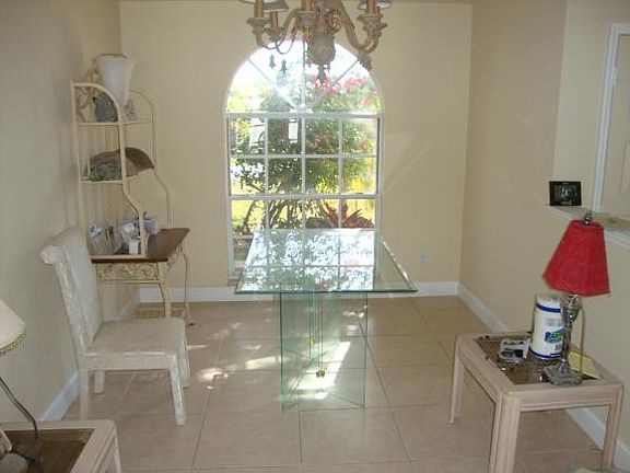 4th image of 1276 Riverhead Ave