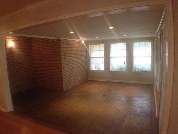 5th image of 523 Royal Ct