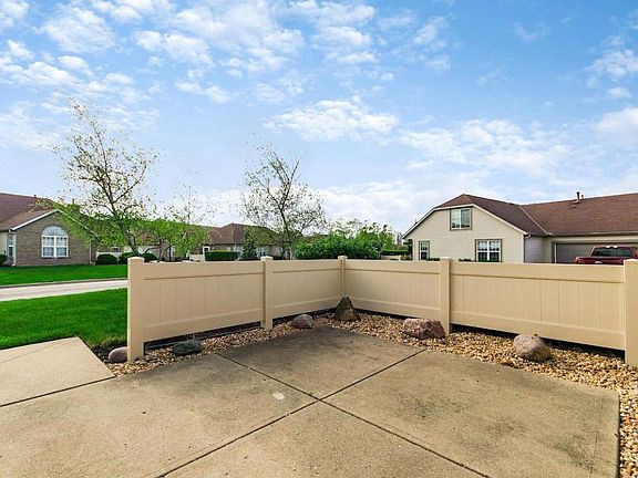 3rd image of 91 Villa Pointe Dr