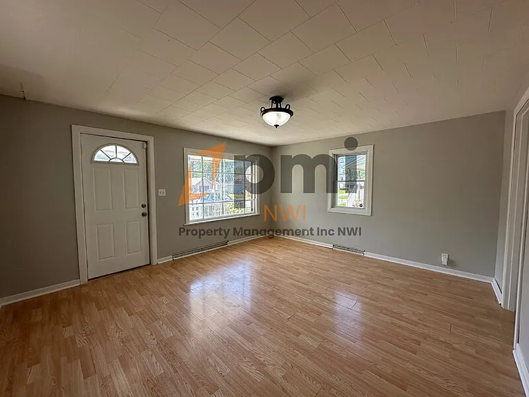 1518 Oak St — Photo 3