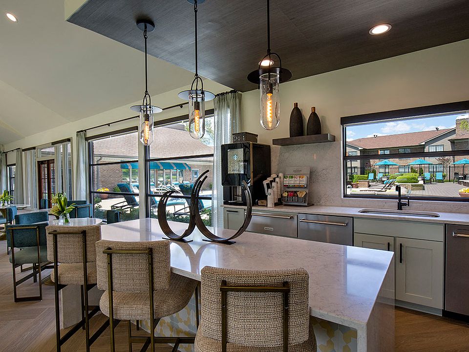 Resident lounge with wet bar