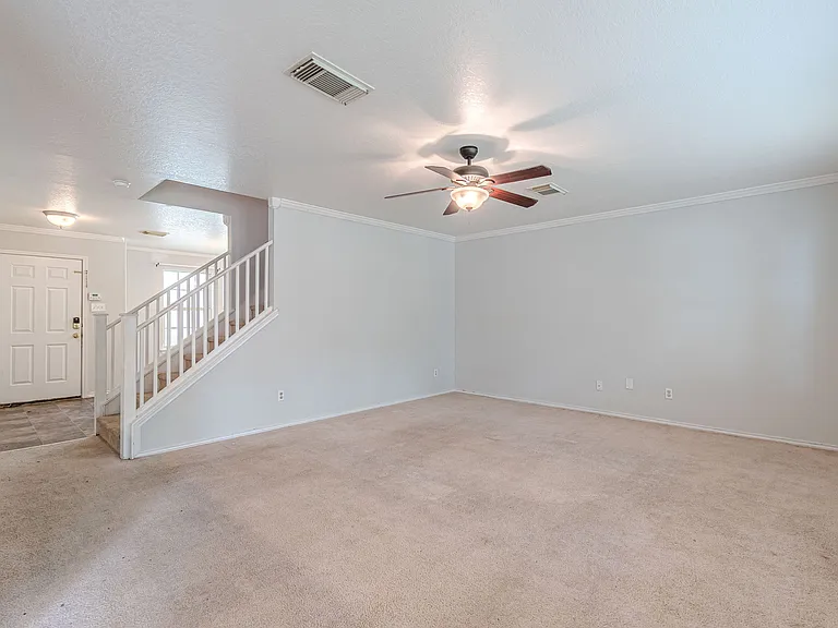 164 Springtree Holw — Photo 11