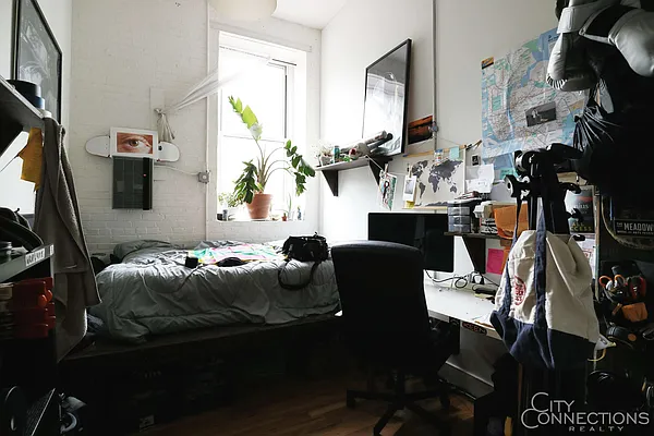 Rented by City Connections Realty | media 20