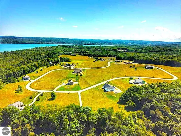 4867 E Water View Dr, Lake Leelanau, MI 49653