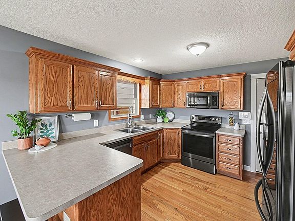 4th image of 2241 SE Moorefield Ct