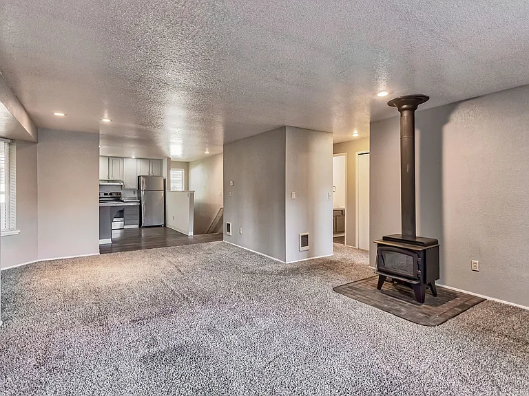 Evergreen Apartments — Photo 19