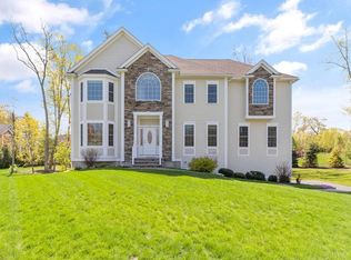 14 Little Meadow Way, North Reading, MA 01864