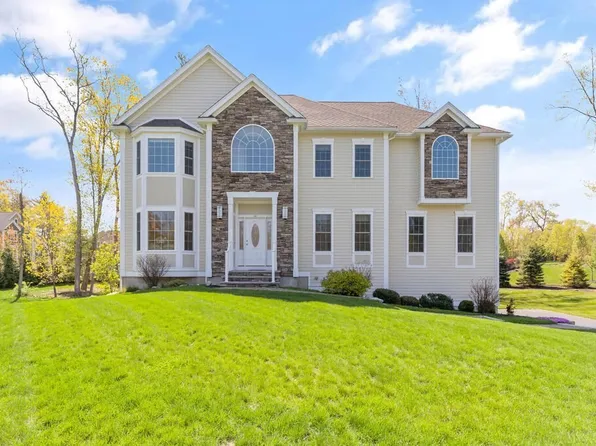 14 Little Meadow Way, North Reading, MA 01864