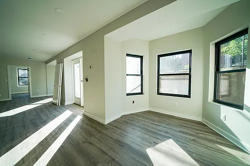 10 Blackwood St Photo 1