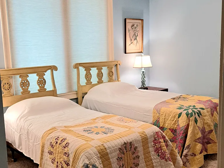 Third bedroom with twin beds