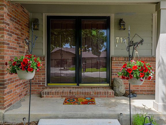 716 Locust St Windsor CO 80550-large-065-8-Front Exterior15-1498x1000-72dpi.jpg