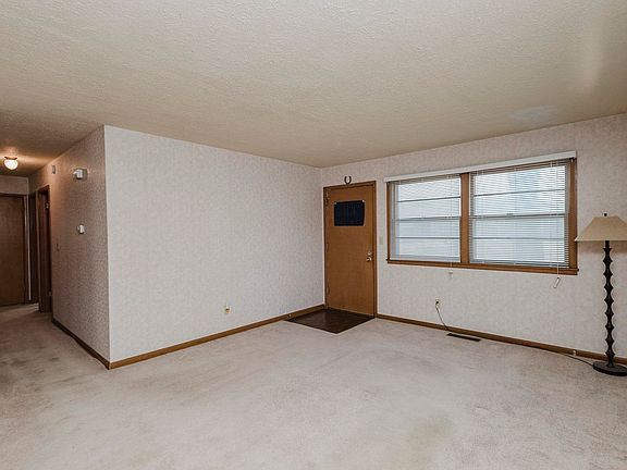 3rd image of 1920 E Idlewild Dr