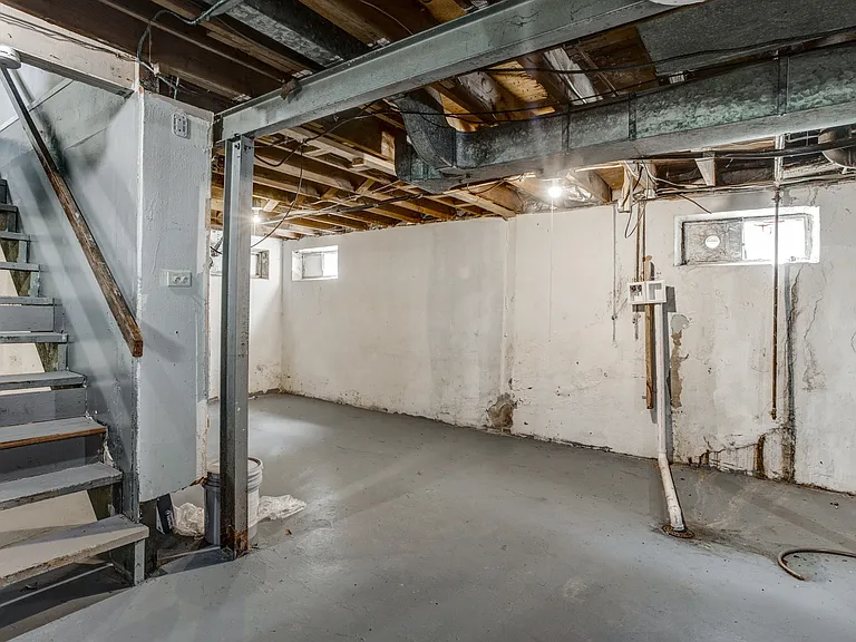 1304 Grant Dr — Photo 23