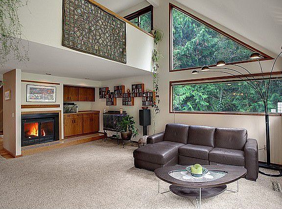 3rd image of 2910 E Lake Sammamish Pkwy NE