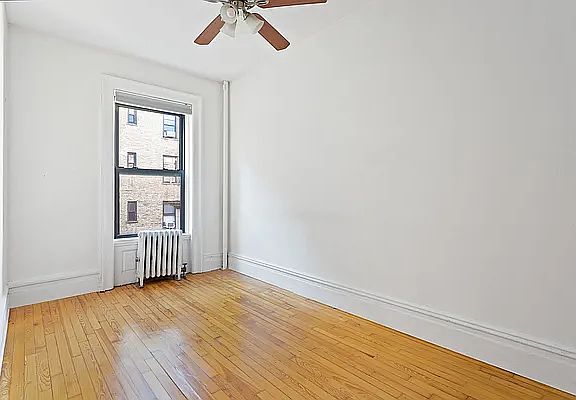 5th image of 32 W 69th St