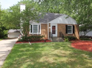 2339 N 115th St, Wauwatosa, WI 53226