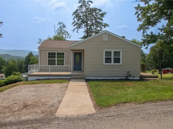 34 Mountain View St, Smithfield, PA 15478