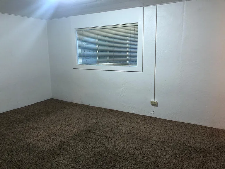 450 NW Larry St — Photo 8
