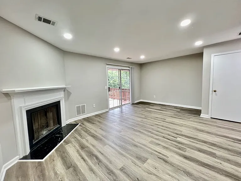 1804 Queen Anne Ct — Photo 9