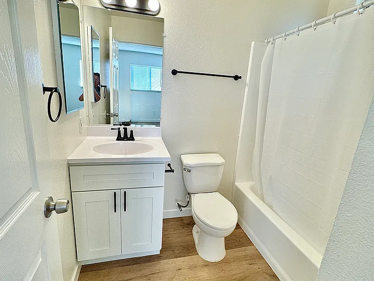 11225 Cumpston St #201 — Photo 7